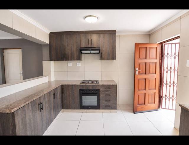 4 BEDROOM HOUSE FOR SALE IN HEUWELOORD